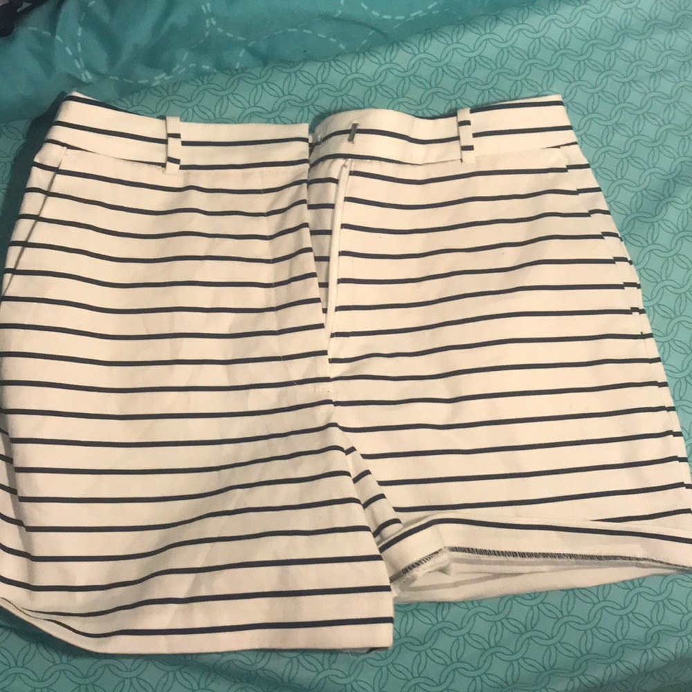 black&white high-waisted shorts